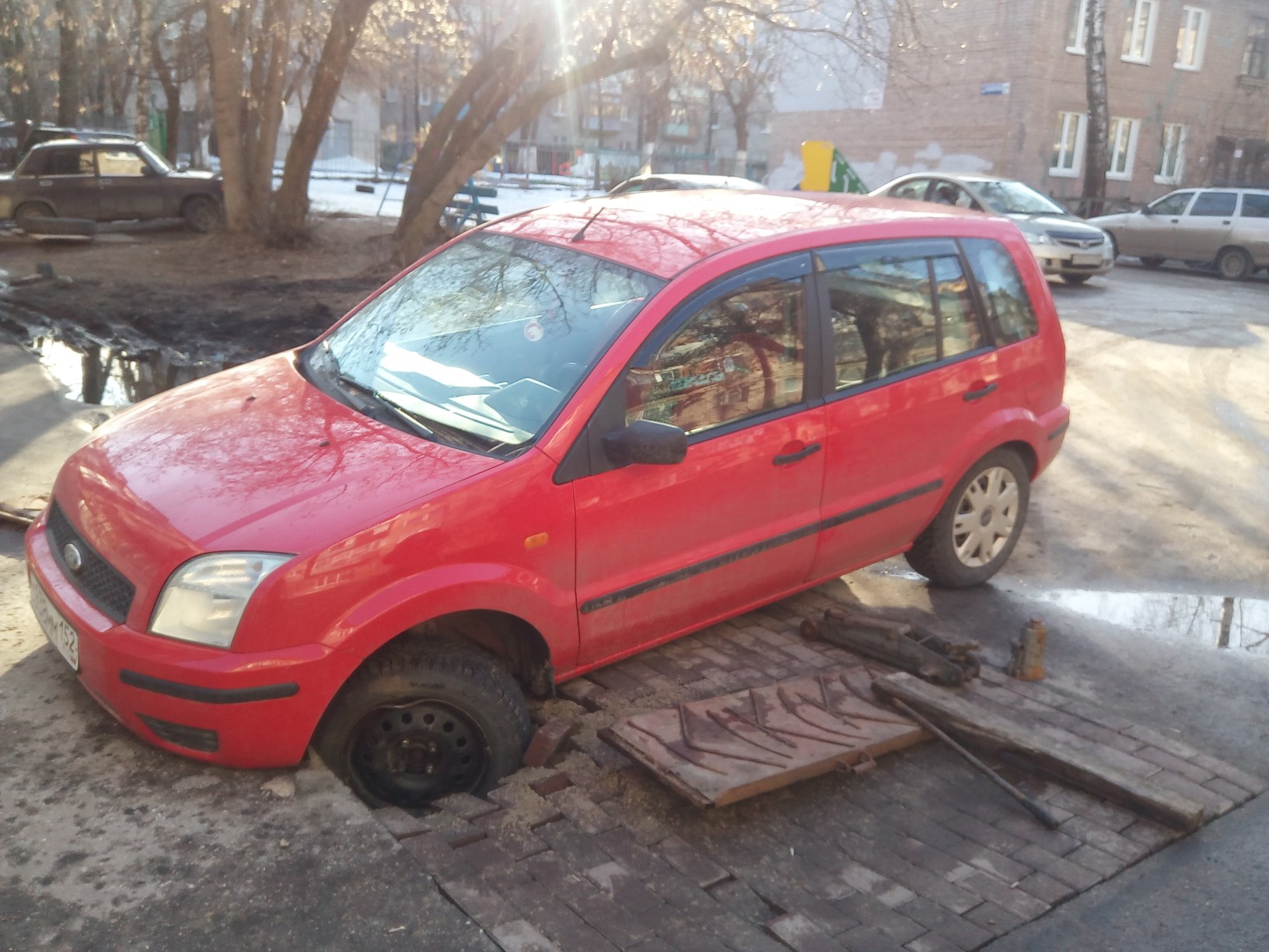 avariynaya evakuatsiya iz avtomobilya