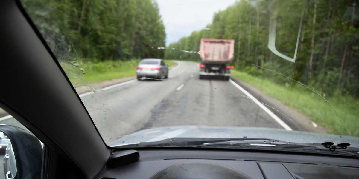 bezopasnoe vozhdenie v usloviyah plohoy vidimosti