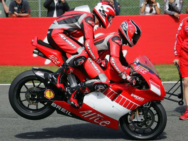 manevrirovanie na mototsikle dopustimoe i zapreschennoe