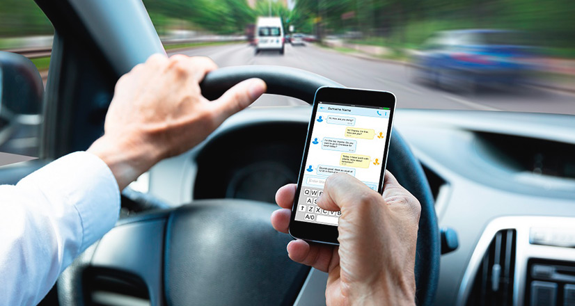 nakazaniya za ispolzovanie mobilnogo telefona vo vremya vozhdeniya ot shtrafov do priostanovleniya deystviya prav
