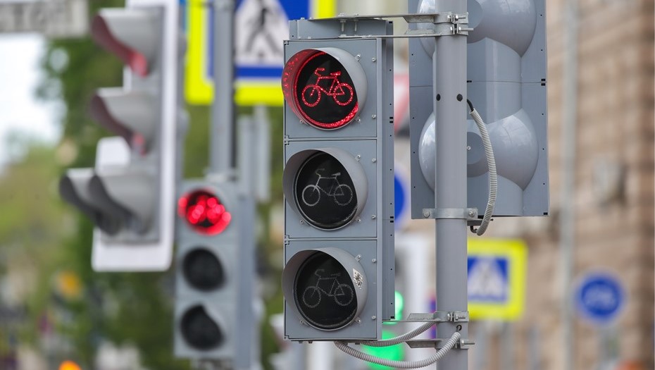 svetofory dlya velosipedistov spetsialnaya signalizatsiya