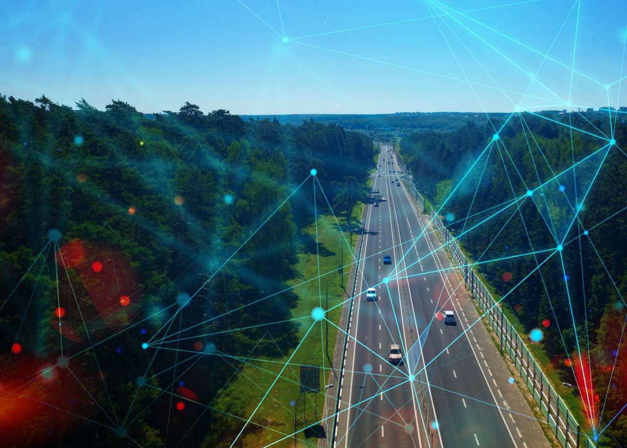 vnedrenie intellektualnyh transportnyh sistem dlya uluchsheniya bezopasnosti